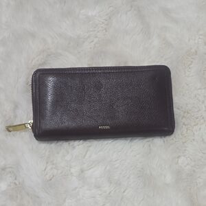 Fossil Logan Zip Around Clutch Wallet. 